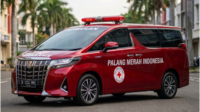 Pahami aturan penting saat bertemu mobil ambulan di jalan raya demi memberi jalan dan menyelamatkan nyawa pasien darurat.