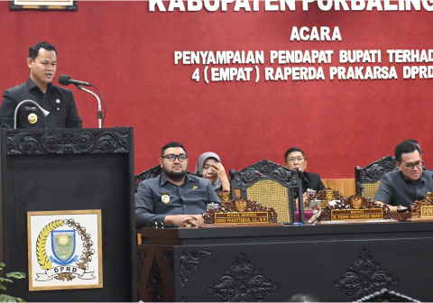 Bupati Purbalingga dukung Raperda DPRD guna menyelaraskan regulasi daerah dengan undang-undang pusat serta meningkatkan pelayanan masyarakat.