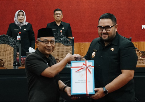 DPRD Kabupaten Purbalingga menetapkan empat Raperda prakarsa strategis meliputi pengawasan minuman beralkohol, penataan ritel, ketenagakerjaan, serta telekomunikasi.