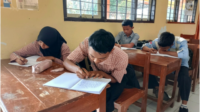 SMP Negeri 2 Karangreja menggelar pelatihan jurnalistik bagi para siswa untuk mengasah keterampilan menulis berita dan memajukan budaya literasi. SMP Negeri 2 Karangreja menggelar pelatihan jurnalistik bagi para siswa untuk mengasah keterampilan menulis berita dan memajukan budaya literasi.