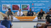 Penutupan Sekolah Lapang Iklim (SLI) Kopi Robusta Berketahanan Iklim Pekalongan untuk Petani kopi dari Desa Jolotigo dan Sengare, Kecamatan Talun, Kabupaten Pekalongan. Sumber Foto: PROKOMPIM Kabupaten Pekalongan Penutupan Sekolah Lapang Iklim (SLI) Kopi Robusta Berketahanan Iklim Pekalongan untuk Petani kopi dari Desa Jolotigo dan Sengare, Kecamatan Talun, Kabupaten Pekalongan. Sumber Foto: PROKOMPIM Kabupaten Pekalongan