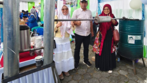 Mahasiswa KKN UMP bersama pemuda Desa Kwadungan berhasil olah sampah plastik menjadi minyak pirolisis ramah lingkungan berbasis teknologi tepat guna.