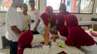 Siswa SMP Negeri 1 Padamara siap menerbitkan majalah sekolah Pelita edisi ketujuh guna memperkuat gerakan literasi dan keterampilan jurnalistik. Siswa SMP Negeri 1 Padamara siap menerbitkan majalah sekolah Pelita edisi ketujuh guna memperkuat gerakan literasi dan keterampilan jurnalistik.