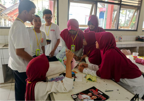 Siswa SMP Negeri 1 Padamara siap menerbitkan majalah sekolah Pelita edisi ketujuh guna memperkuat gerakan literasi dan keterampilan jurnalistik. Siswa SMP Negeri 1 Padamara siap menerbitkan majalah sekolah Pelita edisi ketujuh guna memperkuat gerakan literasi dan keterampilan jurnalistik.