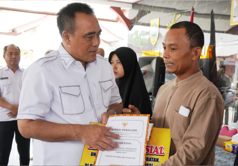 Pemkab Pemalang menyalurkan BLT DBHCHT 2026 sebesar Rp600 ribu kepada 2.600 warga untuk meningkatkan kesejahteraan dan menekan kemiskinan. Sumber Foto: pemalangkab.go.id Pemkab Pemalang menyalurkan BLT DBHCHT 2026 sebesar Rp600 ribu kepada 2.600 warga untuk meningkatkan kesejahteraan dan menekan kemiskinan. Sumber Foto: pemalangkab.go.id