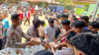 Polres Purbalingga menggelar aksi sosial Jumat Berkah dengan membagikan 500 nasi kotak untuk warga, mahasiswa, dan komunitas ojek online. Polres Purbalingga menggelar aksi sosial Jumat Berkah dengan membagikan 500 nasi kotak untuk warga, mahasiswa, dan komunitas ojek online.