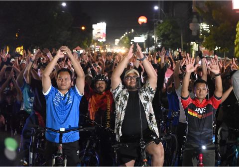 Ribuan goweser ramaikan Soedirman Bike Festival 2026 di Alun-Alun Purbalingga, dorong olahraga dan kreativitas lokal. Ribuan goweser ramaikan Soedirman Bike Festival 2026 di Alun-Alun Purbalingga, dorong olahraga dan kreativitas lokal.