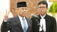 Presiden Prabowo melantik Suahasil Nazara jadi Menteri Keuangan baru menggantikan Purbaya Yudhi Sadewa demi perkuat fiskal negara. Presiden Prabowo melantik Suahasil Nazara jadi Menteri Keuangan baru menggantikan Purbaya Yudhi Sadewa demi perkuat fiskal negara.