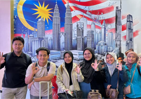 Enam mahasiswa FAI UMP mengikuti Huffaz Leadership Camp 2026 di Malaysia untuk mengembangkan kepemimpinan berbasis Al-Qur’an secara internasional. Enam mahasiswa FAI UMP mengikuti Huffaz Leadership Camp 2026 di Malaysia untuk mengembangkan kepemimpinan berbasis Al-Qur’an secara internasional.