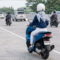 Tips perempuan tangguh naik motor matik agar perjalanan lebih aman, nyaman, percaya diri, dan siap menghadapi berbagai kondisi jalan.