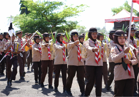e Sebanyak 61 anggota Pramuka Kwarran Bukateja bersama 62 Pramuka Penegak pengiring mengawal perjalanan Tunas Kelapa mengelilingi wilayah Purbalingga.