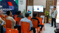 Ikapero bersama Rumah BUMN Purbalingga membekali pelaku UMKM Ikapero strategi pemasaran WhatsApp Business untuk memperluas jangkauan pasar.