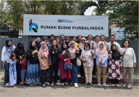 Sebanyak 20 pelaku usaha dari total 192 anggota Gerakan Bersama Membangun (Gerbang) UMKM Ikapero antusias mengikuti agenda yang berfokus pada optimasi penggunaan aplikasi WhatsApp Business tersebut.