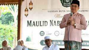 Pelaksana Tugas (Plt) Bupati Pekalongan Sukirman menghadiri peringatan Maulid Nabi Muhammad SAW susunan Majelis Ta’lim dan Dzikir Asy-Sya’roni. Sumber Foto:PROKOMPIM Kabupaten Pekalongan Pelaksana Tugas (Plt) Bupati Pekalongan Sukirman menghadiri peringatan Maulid Nabi Muhammad SAW susunan Majelis Ta’lim dan Dzikir Asy-Sya’roni. Sumber Foto:PROKOMPIM Kabupaten Pekalongan