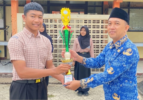 Rafael Risciananda asal SMPN 2 Karangreja meraih Juara 1 Azan MAPSI Purbalingga dan siap melaju ke tingkat Jateng. Rafael Risciananda asal SMPN 2 Karangreja meraih Juara 1 Azan MAPSI Purbalingga dan siap melaju ke tingkat Jateng.