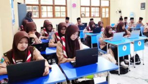 Sistem baru skor TKA 2026 jenjang SMA menggunakan skala 200-800, sedangkan rentang nilai jenjang SD dan SMP tetap 0-100. Sumber Foto: erlangga.co.id Sistem baru skor TKA 2026 jenjang SMA menggunakan skala 200-800, sedangkan rentang nilai jenjang SD dan SMP tetap 0-100. Sumber Foto: erlangga.co.id