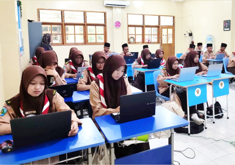 Sistem baru skor TKA 2026 jenjang SMA menggunakan skala 200-800, sedangkan rentang nilai jenjang SD dan SMP tetap 0-100. Sumber Foto: erlangga.co.id Sistem baru skor TKA 2026 jenjang SMA menggunakan skala 200-800, sedangkan rentang nilai jenjang SD dan SMP tetap 0-100. Sumber Foto: erlangga.co.id