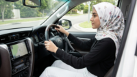 5 Tips Aman Bagi Perempuan Mandiri Bepergian Menggunakan Mobil