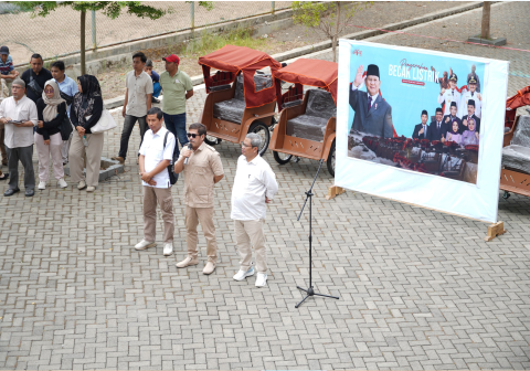 Sebanyak 250 pengayuh becak Purbalingga mengikuti pelatihan dan praktik mengoperasikan becak listrik bantuan Presiden Prabowo Subianto dari PT Pindad.