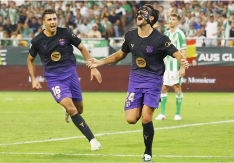 Barcelona sukses melibas Real Betis 5-2 dalam lanjutan pekan ke-9 Liga Spanyol. Kemenangan ini mantapkan posisi Blaugrana di puncak klasemen