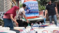 DPRD Purbalingga menyalurkan bantuan air bersih secara masif ke enam desa terdampak kekeringan parah guna memenuhi kebutuhan dasar masyarakat. DPRD Purbalingga menyalurkan bantuan air bersih secara masif ke enam desa terdampak kekeringan parah guna memenuhi kebutuhan dasar masyarakat.