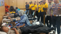 Polres Purbalingga mengumpulkan 52 kantong darah melalui aksi donor darah memperingati Hari Jadi Propam ke-24 untuk membantu stok PMI.