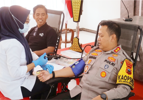 Polres Pemalang menggelar aksi donor darah HUT Humas Polri Pemalang bersama awak media untuk membantu sesama dan memperkuat kemitraan pers.