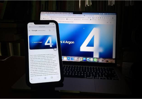 Pahami perbedaan Gemini dan Google Antigravity serta bagaimana kedua inovasi AI ini saling melengkapi untuk menyelesaikan pekerjaan kompleks secara efisien.