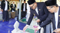 Peringatan Hari Santri 2026 Purbalingga diisi kegiatan ziarah ke makam ulama Muhammadiyah dan NU untuk mengenang jasa serta meneladani perjuangan mereka. Peringatan Hari Santri 2026 Purbalingga diisi kegiatan ziarah ke makam ulama Muhammadiyah dan NU untuk mengenang jasa serta meneladani perjuangan mereka.