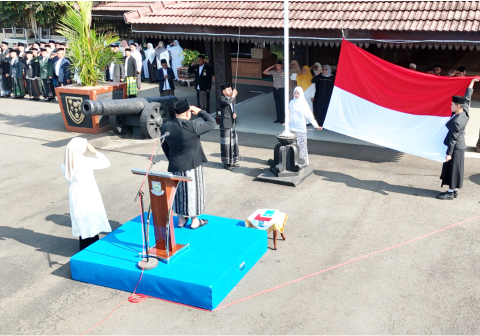 Peringatan Hari Santri 2026 di Purbalingga menekankan penguatan kemandirian ekonomi pesantren serta penguasaan teknologi menuju Indonesia Emas 2045.