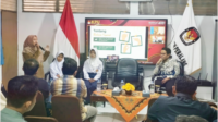 KPU Kabupaten Pemalang menggelar pelatihan bahasa isyarat KPU Pemalang bagi anggota dan staf demi mewujudkan pelayanan pemilu yang inklusif serta ramah disabilitas. KPU Kabupaten Pemalang menggelar pelatihan bahasa isyarat KPU Pemalang bagi anggota dan staf demi mewujudkan pelayanan pemilu yang inklusif serta ramah disabilitas.