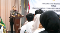 Pj Bupati Pemalang Nurkholes menyerahkan SK pengangkatan kepada 113 kepala sekolah baru untuk memperkuat mutu serta keamanan lingkungan pendidikan. Pj Bupati Pemalang Nurkholes menyerahkan SK pengangkatan kepada 113 kepala sekolah baru untuk memperkuat mutu serta keamanan lingkungan pendidikan.