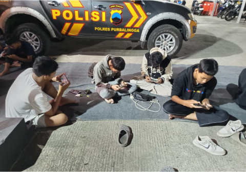 Polres Purbalingga menggelar mabar Mobile Legends untuk merangkul generasi muda serta mengedukasi bijak berteknologi dan menjaga keamanan lingkungan. Polres Purbalingga menggelar mabar Mobile Legends untuk merangkul generasi muda serta mengedukasi bijak berteknologi dan menjaga keamanan lingkungan.