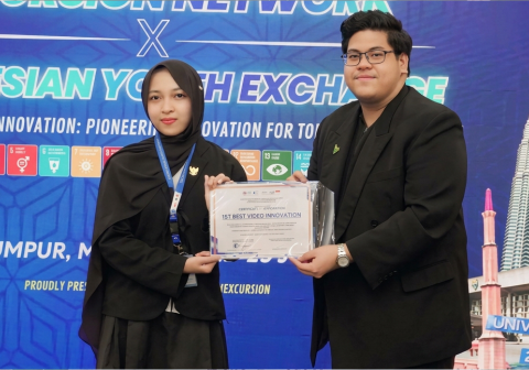 Mahasiswa UMP Oktaviyani meraih Juara 1 Best Video Innovation dan Juara 3 Best Presentation dalam ajang internasional di Malaysia.
