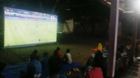 Kades Onje Mugi Ari Purwono menggelar acara nobar Timnas Indonesia FIFA ASEAN Cup 2026 meriah bersama warga di Pendopo Marto Soepono.