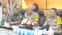 Satresnarkoba Polres Purbalingga meringkus pengedar puluhan ribu obat terlarang jenis daftar G setelah aksi kejar-kejaran menegangkan hingga ke dalam hutan. Satresnarkoba Polres Purbalingga meringkus pengedar puluhan ribu obat terlarang jenis daftar G setelah aksi kejar-kejaran menegangkan hingga ke dalam hutan.