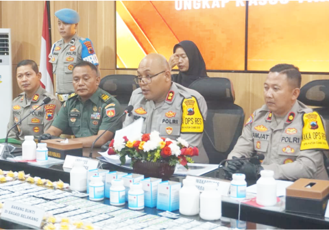 Satresnarkoba Polres Purbalingga meringkus pengedar puluhan ribu obat terlarang jenis daftar G setelah aksi kejar-kejaran menegangkan hingga ke dalam hutan.
