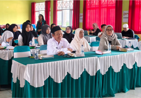 BTPN Syariah menggelar rekrutmen tenaga kerja dan edukasi literasi keuangan bagi siswa serta alumni di SMKN 1 Pemalang secara gratis.