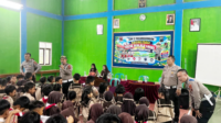 Unit Kamsel Satlantas Polres Purbalingga menggelar Polsanak di SD Negeri 2 Pasunggingan untuk mengedukasi aturan lalu lintas sejak dini.
