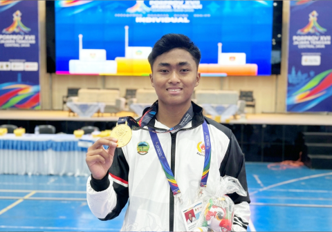 Mahasiswa UMP Ibnu Nabil meraih medali emas cabang taekwondo pada Kejuaraan Porprov Jateng 2026 di Semarang.