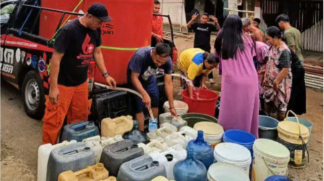 Program penyaluran air bersih secara berkala ini menjadi bukti nyata pengabdian anggota Pramuka terhadap nilai-nilai kemanusiaan dan kepedulian sosial di tengah masyarakat.