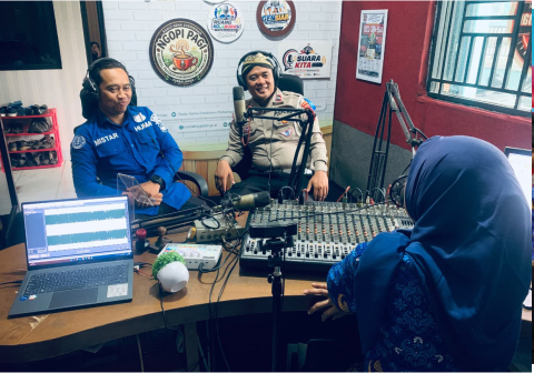 Polres Purbalingga menggelar sosialisasi Operasi Patuh Candi 2026 melalui siaran radio demi meningkatkan disiplin masyarakat serta menekan angka kecelakaan lalu lintas.
