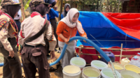SMP Negeri 1 Kemangkon menyalurkan bantuan air bersih untuk warga Desa Majatengah dan Pelumutan guna menanggulangi krisis air sekaligus melatih kepedulian siswa. SMP Negeri 1 Kemangkon menyalurkan bantuan air bersih untuk warga Desa Majatengah dan Pelumutan guna menanggulangi krisis air sekaligus melatih kepedulian siswa.