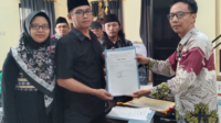 Trisworo resmi daftar Pilkades Tegalpingen Purbalingga dengan mengusung tagline pelayanan CERIA demi kemajuan dan kesejahteraan masyarakat desa. Trisworo resmi daftar Pilkades Tegalpingen Purbalingga dengan mengusung tagline pelayanan CERIA demi kemajuan dan kesejahteraan masyarakat desa.