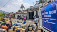 MDMC UMP menyalurkan 28.000 liter air bersih untuk warga terdampak kekeringan di Desa Beluk Pemalang guna memenuhi kebutuhan dasar.
