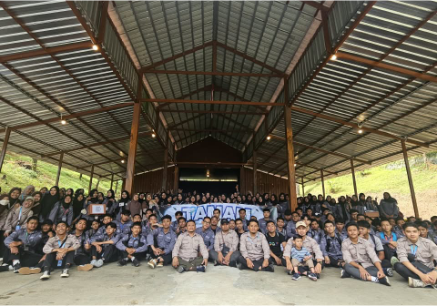 Asrama Unggulan K.H. Abu Dardiri UMP menggelar kegiatan Tadabbur Alam Mahasantri Berkemajuan di Hutan Pinus Limpakuwus Baturraden