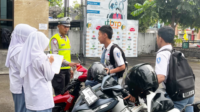 Satlantas Polres Purbalingga menggelar sosialisasi Operasi Patuh Candi 2026 di SMK Muhammadiyah 1 Purbalingga demi meningkatkan disiplin berkendara pelajar. Satlantas Polres Purbalingga menggelar sosialisasi Operasi Patuh Candi 2026 di SMK Muhammadiyah 1 Purbalingga demi meningkatkan disiplin berkendara pelajar.