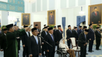 Presiden Prabowo Subianto melantik 26 anggota Dewan Pertimbangan Presiden di Istana Negara dengan Pratikno sebagai ketua Wantimpres.