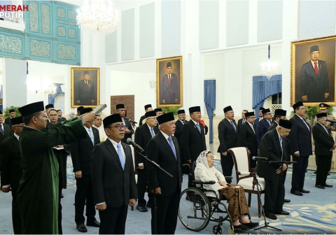 Presiden Prabowo Subianto melantik 26 anggota Dewan Pertimbangan Presiden di Istana Negara dengan Pratikno sebagai ketua Wantimpres.