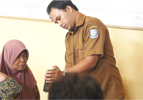 Pemkab Purbalingga mempercepat pendaftaran Perlinsos Digital untuk memperluas pendataan penerima bansos tepat sasaran target 184 ribu keluarga.